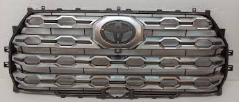 531010C180 GRILLE- MATTE BLACK- W/ SATIN CHROME CHAINLINK- W/O SURROUND VIEW OEM auto part