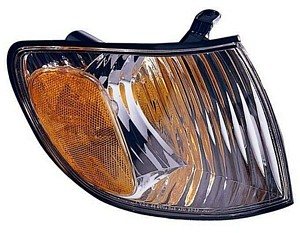 8151008020 LAMP ASSEMBLY RH (PASSENGER SIDE) OEM auto part