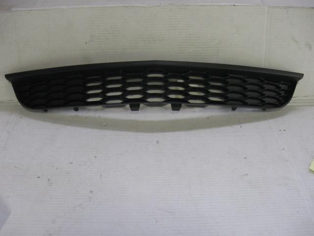 AR3Z17K945AB BUMPER GRILLE- BASE MODEL Hover Plan Image