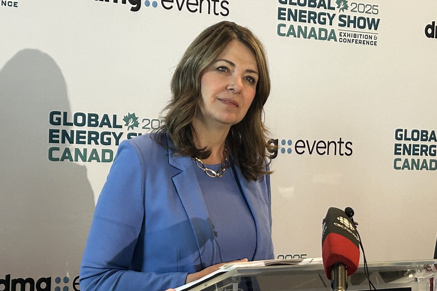 Alberta-Federal Pipeline Deal Faces Delays as April Deadlines Slip