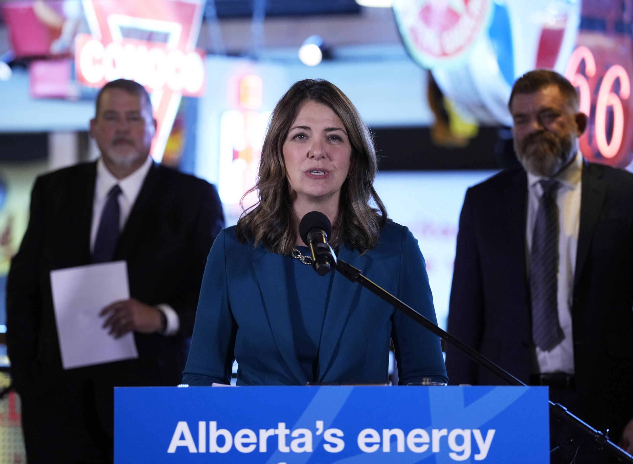 Alberta's Energy Gamble: Smith Navigates Tricky Pipeline Negotiations with Ottawa