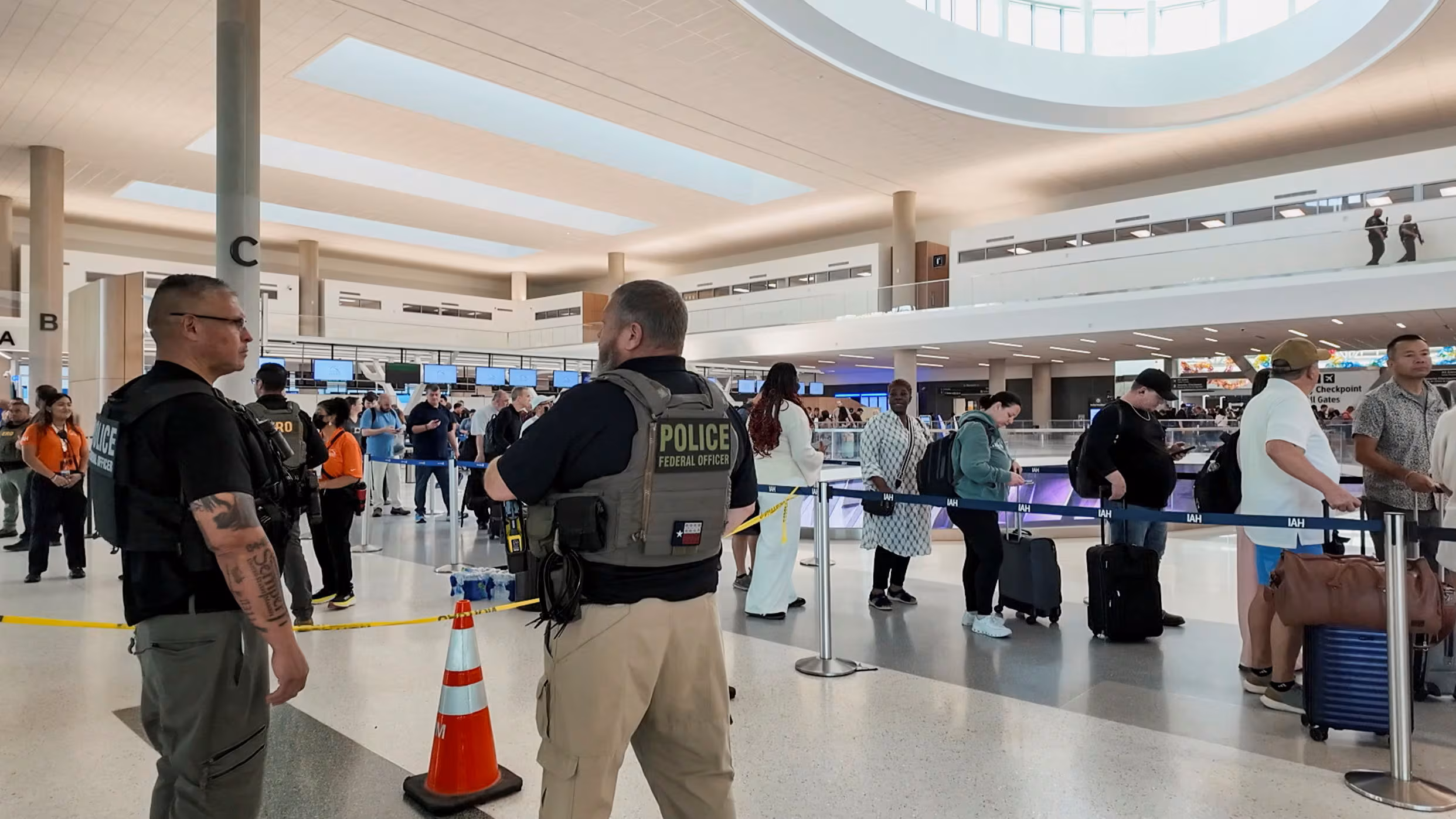 Canadian Travellers Face ICE Agents and Extended Wait Times at U.S. Airports