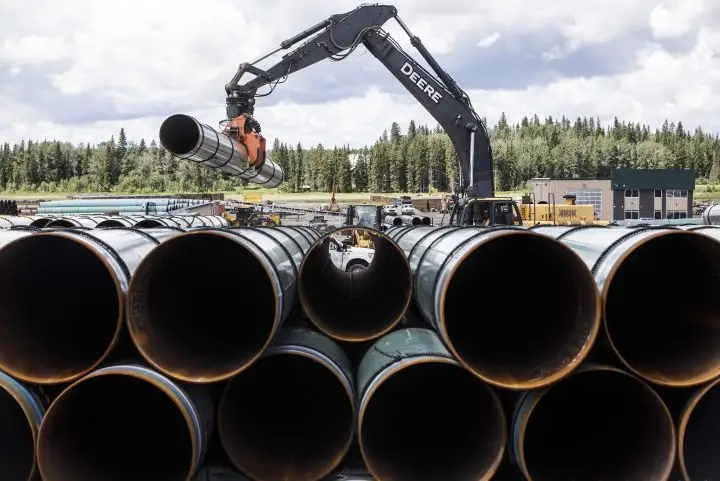Enbridge CEO Opens Door to New B.C. Oil Pipeline as Trans Mountain Nears Capacity