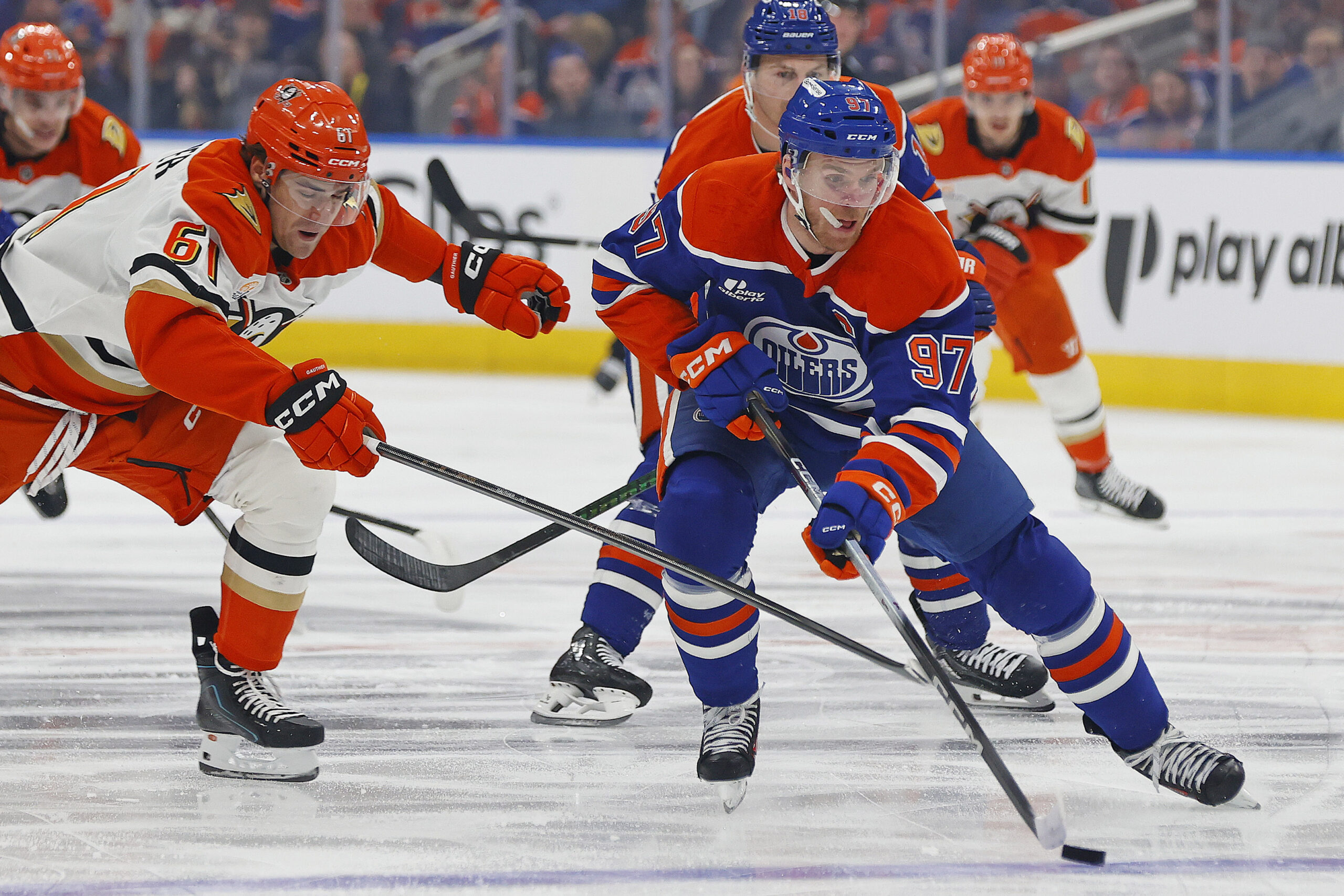 McDavid Allays Injury Concerns After Game 2 Scare
