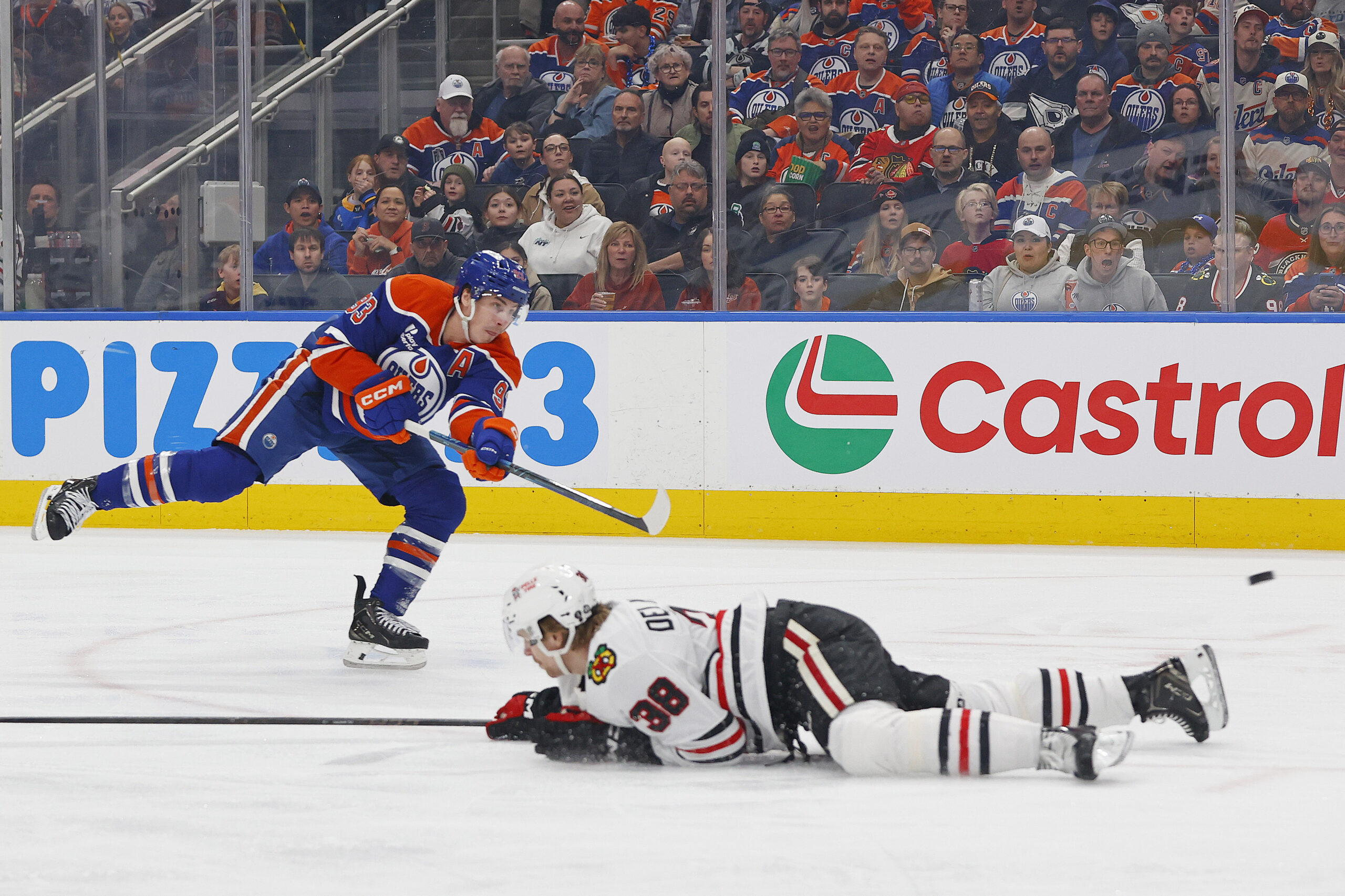 Oilers Rattle Off Five Straight, Climb Into Tie For Pacific Division Lead