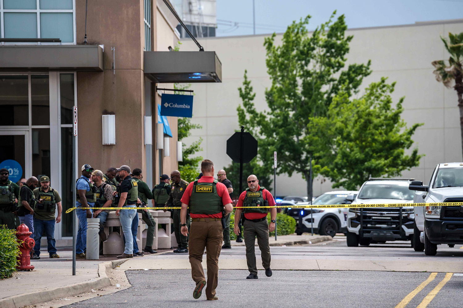 One Dead, Five Wounded in Mall Food Court Shooting in Baton Rouge